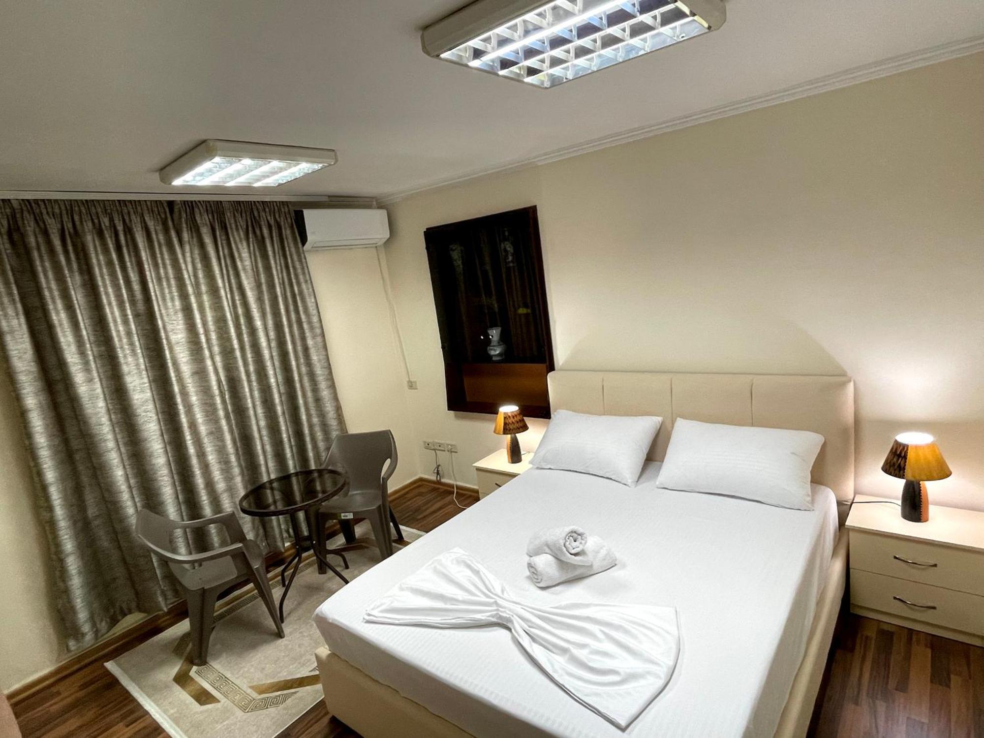 Lb Apartments Tirana Buitenkant foto