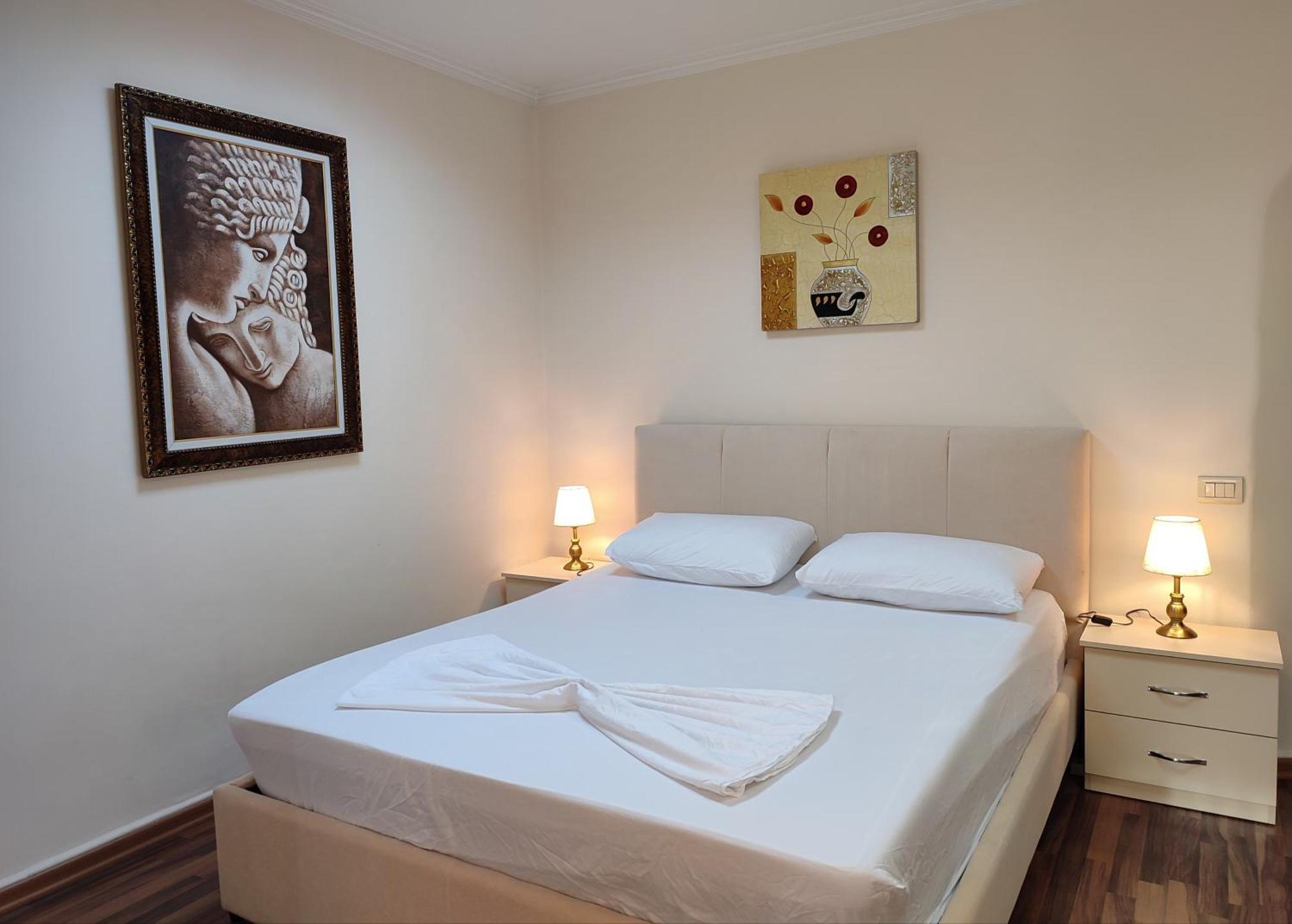 Lb Apartments Tirana Buitenkant foto